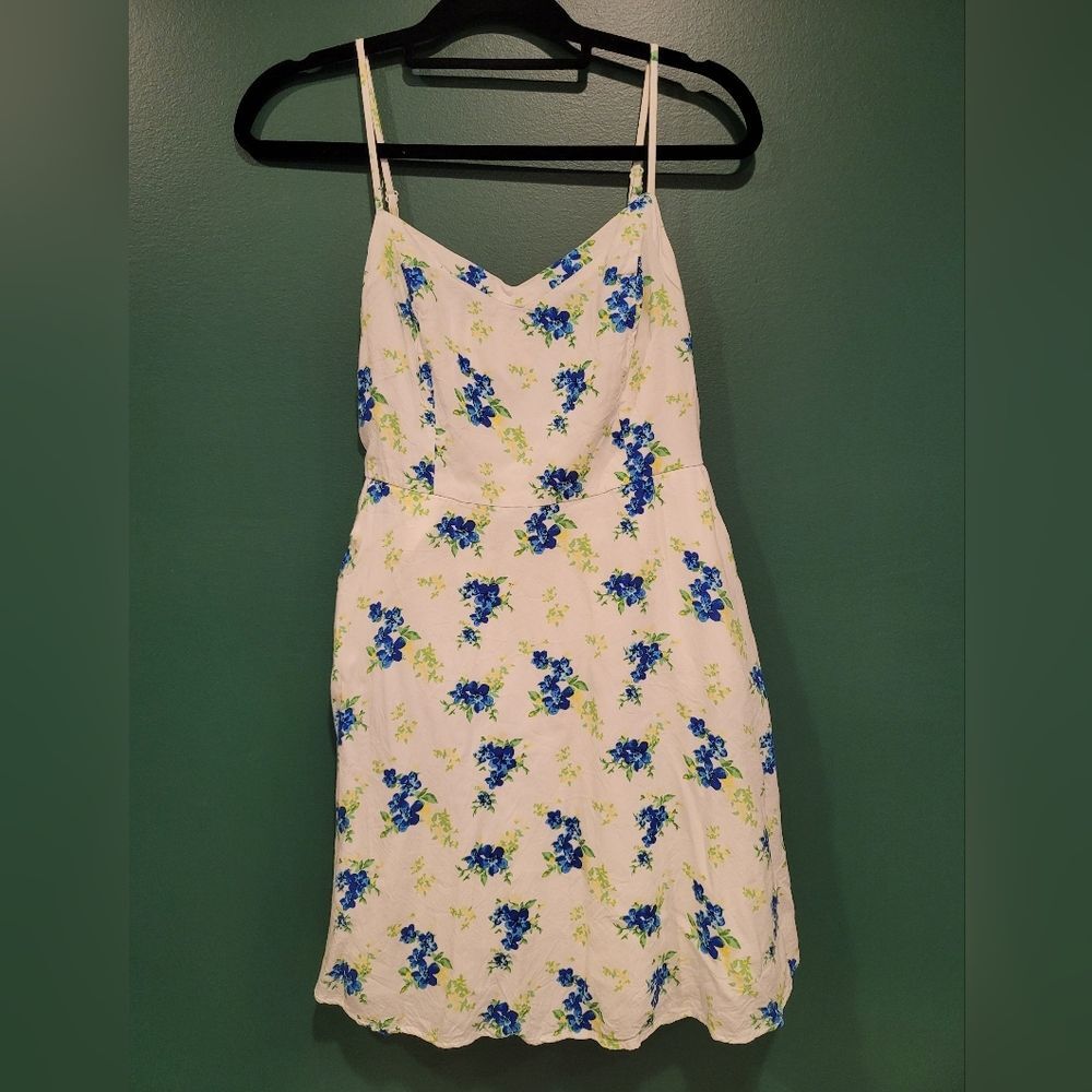 Size Large Juniors So Dress white & blue floral sundress